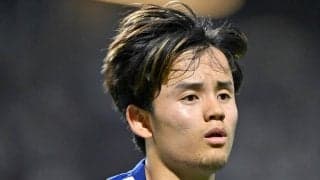 「このカップル可愛すぎだろ」日本代表・久保建英の仲良しすぎる「マグロ船釣りショット」が大反響！ 船酔い姿＆まさかの“釣果”も公開され、「可愛い夏休みの少年みたい」の声