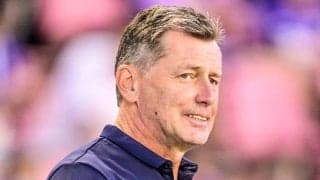 【川村・野津田が移籍したJ1広島が優勝争いで直面するもの(1)】「1人2人欠けると全体的な強さを失う」とスキッベ監督も苦言。戦力流出の広島はいかにしてチームを立て直すのか