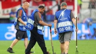 至る所がえぐれる…デンマークvsイングランドの会場の芝が問題に…UEFAも改善に動く