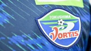 「これ着てたらモテる」J2徳島の限定ユニとの連携Tシャツに称賛！「街歩いても様になるデザイン」「意味理解したら買わざるを得ないやつ」などの声