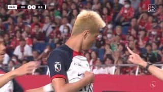 「嫌いになれないんよな」鈴木優磨、浦和サポに鹿島のエンブレムを見せつけるゴールパフォーマンスが話題 審判に止められるもSNSでは「最高の煽り」「こんな漢気ある選手ほしい」の声も