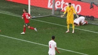 「予想外すぎる」「最悪のプレー」ユーロでとんでもないオウンゴールが誕生！ ファンも驚きを隠せず「初めて見たパターン」「ゲームでたまにある」