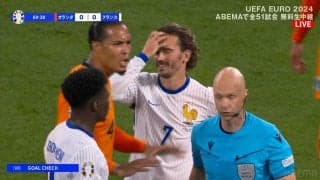マジかよ…一体なにがあった？ オランダ超逸材のゴラッソが取り消し！ ファン・ダイクが判定に猛抗議した一部始終「VAR確認が長い」「立ってただけで関与？」