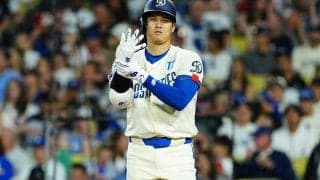 大谷翔平が“先輩”をクイッ…試合後のイチャイチャに反響「カップルのよう」