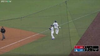 えっ？ 大谷翔平は一体、何をしているのか…！？ “謎の動き”で走る姿が話題に「速すぎるけどもw」「セルフセーフ？」