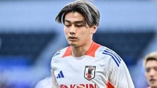 「最後の写真手繋げてない二人が尊すぎる♡」上田綺世とモデル妻との結婚式出席「仲睦まじい夫婦ショット」が話題に！“手つなぎ未遂写真”などに「はー素敵な夫婦すぎ」の声