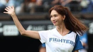 「奇跡の49歳」に“大脚光”　衝撃の2日で300万再生…美貌にズキュン「スタイル良すぎ」