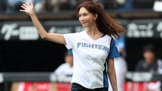 エスコンフィールドに降臨した「奇跡の49歳」に反響止まず！　キュートなきつねダンス披露に「異次元の可愛さ」「ずっと見ていられる」