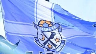 「マジ可愛い」“美人過ぎるサポーター”で話題の日本人ドラマーのJ1磐田の「ユニフォーム着用＆現地観戦親子ショット」が話題に！ ペンライトを持ってメガネ着用の姿披露