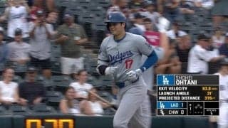 こんな大谷翔平は見たことない…！？ 先頭打者アーチ後に見せた“謎の表情”が話題に「どういう心境なんだろう」「ベース踏み直したしw」 