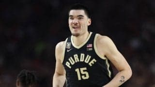 大学MVPに2度選ばれた223センチのザック・イディーがグリズリーズから全体9位で指名