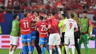 両軍合わせて18枚のカードはユーロ新記録…チェコvsトルコは80分以降に10枚もカードが出る異常事態に