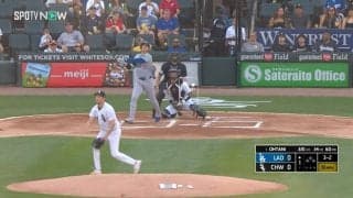 ショーヘイ、マジ神だぜ！HRを打ちまくる大谷翔平にチームメイトがベンチ内で見せた崇拝ポーズ