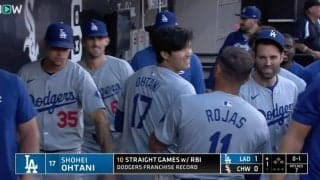 ベンチが爆笑！ 大谷翔平に一体、何が起こったのか…！？  豪快アーチ直後に見せた“喜び方”がヤバすぎると話題に「なにこれｗ」「テンション高すぎ」