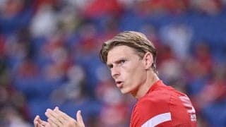 「遠近法？ユンカー顔ちっさ」元浦和トリオの肩組みスリーショットの“小顔すぎる”貴公子の姿にファン驚愕！「ユンカーカッコいい」「まじでいい笑顔」の声