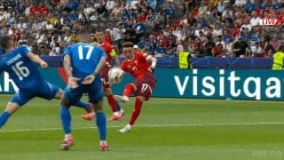 「神コースだ！」前回王者イタリアを打ち破るゴラッソ炸裂！ スイス代表MFが超絶コントロールショットを突き刺した瞬間「完璧やな」「めっちゃ良いシュート」