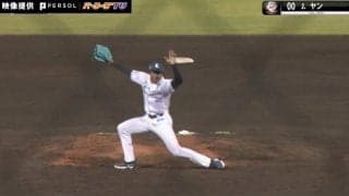 一体、何をやってるんだ…？火消しで飛び跳ね→ガッツポーズ→雄叫びが炸裂！西武・ヤンのド派手な“パフォーマンス”が話題