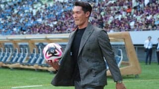 「メンツえぐ〜」「流石に豪華すぎる」槙野智章らW杯経験の日本代表選手たちが炎天下でサッカー「ケイスケ君からサッカーやるよって‼︎」と本田圭佑が誘う