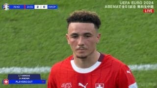 「そっくり笑」「真似しとる」スイス代表MFと“激似サポーター”を中継カメラが捉えた！「兄弟？」「似すぎやろ」など話題の男性は実は…