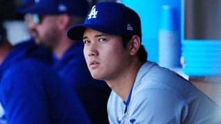 高級車に腰かけ…クールな視線は「昭和の俳優」　革ジャンの大谷翔平が「絵になる」