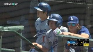 大谷翔平を救った！「例のバットボーイさん」と大谷が“再共演”　「俺が守るよ」カメラが捉えたベンチの光景に反響