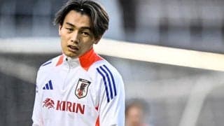 「めっちゃカッコいい！」上田綺世が所属するフェイエノールトの「新ユニフォームデザイン」が大好評！ 上田がモデル起用された発表写真に、「ユニも上田綺世もかっけえ」の声