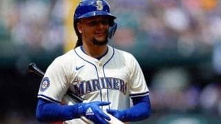 打たない“大谷翔平”が登場…？　負傷で緊急交代、投手が打席に入るも呆然の3球