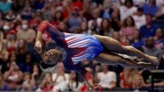 「あまりにワイルド」米体操界“27歳女王”が魅せた演技に「鳥肌が立った」最高到達度3.7メートルの跳躍に驚きと称賛の声
