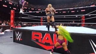 “ストーカー女子”レスラーの乱入が招いたトップロープの悲劇！ まるで“ピタゴラスイッチ”のような連鎖で股間を強打…ファン騒然