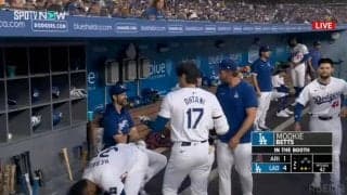 大谷翔平、エグい変化球に三振も本人はケロッ ベンチでバットをくるんと回し“即切り替え”の瞬間「これはしゃーない」「攻めが上手かった」