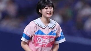 限定ユニで歓喜の1球　応募3万5678人の“代表”アイドルがふわり…マスコットの神対応も