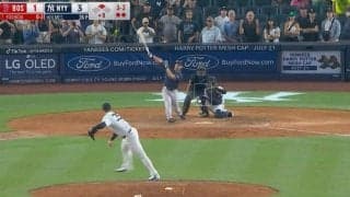 えっ？ なんで…！？ 吉田正尚、ネバネバ打法→“変態内角打ち弾”がヤバすぎると話題に　9回二死から被弾した相手投手がドン引きした瞬間「あそこ打つか？」「カッコよすぎ」