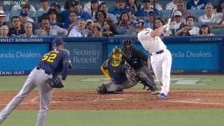 衝撃の“1試合3発”に球場騒然！“繰り返された”大谷翔平凡退→スミス本塁打の圧巻光景　「オールスターに出場する必要がある」名物記者も唸ったポール直撃弾の瞬間