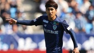 「超絶お美しい」「現地でざわめきが…」金森健志がJ通算300試合出場セレモニー、祝福に現れた奥様が大きな話題に「ゴール裏が静まった…」「本当にべっぴんさん」