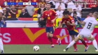 「カードないのかよ」「辛くて見れん」開始わずか8分での負傷退場に思わず涙した21歳の天才、接触したクロースの謝意に「これがフットボール」と返答 