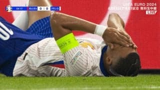 「絶対に痛い…」「可哀想すぎる」“鼻骨折”のエンバペには致命傷…フェイスガードマスクにボール直撃→悶絶した瞬間にファン心配「プレーして大丈夫なのか」「振動すごそう」