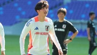 「完璧なミッドフィルダー」川村拓夢が早速心を掴む？ クロップの元右腕、リンダース監督が称賛