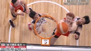 渡邊雄太も大興奮！ “ゴール下の戦場”で韓国ディフェンス陣とバチバチの肉弾戦　“リアル・桜木花道”川真田のリバウンドシュートがエグすぎる