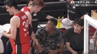 八村塁に“異変”が起きた？ まさかのリアクション　一体、何が起きた…！？ “リアル桜木”川真田がベンチで見せた謎の動きが話題に 「こういうとこ好き」「マイキー愛されすぎ」