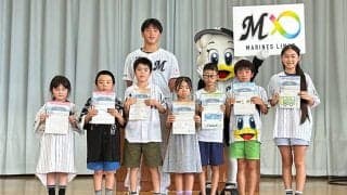 ロッテが算数ドリル配布　社会貢献プロジェクト…田中晴が小学校訪問「貴重な時間」