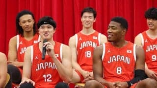 日本代表の“コー・キャプテン”渡邊雄太「歴代最強かどうかは結果が決めること」急きょ通訳するなど笑顔