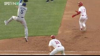 あわや事故レベル！ 大谷翔平の“ライバル”がヤバすぎる　フリーマンを吹っ飛ばした… 強烈な弾丸ライナーが話題に「怖すぎるだろ」「直撃したら病院送り」