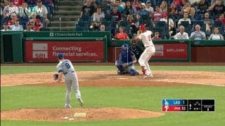 ド軍内野手が76キロ“超遅球”→167キロ“爆速打球”で打ち返される衝撃の瞬間 「おもろすぎる」「打たせて取る、基本だな」予想外の投球術が話題に！