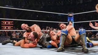 全米屈指の実力派タッグ、衝撃のダブルサブミッションで場内大熱狂！ エスケープ寸前も“まさか”…エグすぎる“変形脇固め”が極まった瞬間