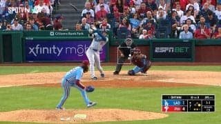 大谷翔平のバットが大変なことに… 衝撃の光景に「真っ二つ」「あまり見たことない」ファン騒然