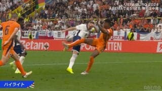 「サッカーが台無し」「あのPKは恥」試合の流れが変わった？“疑惑の判定”に物議 海外メディアで紛糾するVAR判定の瞬間