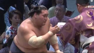 照ノ富士、2場所連続休場からの再起に白星発進も…“3大関2関脇”が初日に総崩れ 先場所優勝の大の里、カド番の大関・貴景勝らも黒星 1横綱4大関が敗れた先場所の初日に続き大荒れ