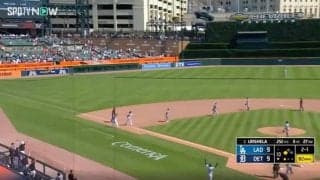 衝撃の結末！一体、何が起きた…！？ レフトがガラ空き… ドジャースの奇策 “内野5人シフト”が話題に「なんで！？」「意味なかったw」