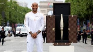 「冗談かと思った」アンリ監督が名誉ある聖火リレー第一走者に…建国国記念日にパリのシャンゼリゼ通りでスタート