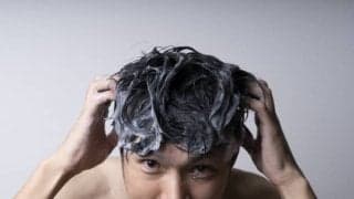 夏はなぜ帽子や日傘をすべきなのか。紫外線から頭皮を守るメリット